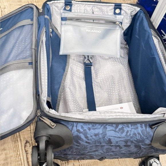 Ricardo Hardside Avalon 22.5" Lightweight Carry On Spinner Luggage suitcase - Picture 12 of 16